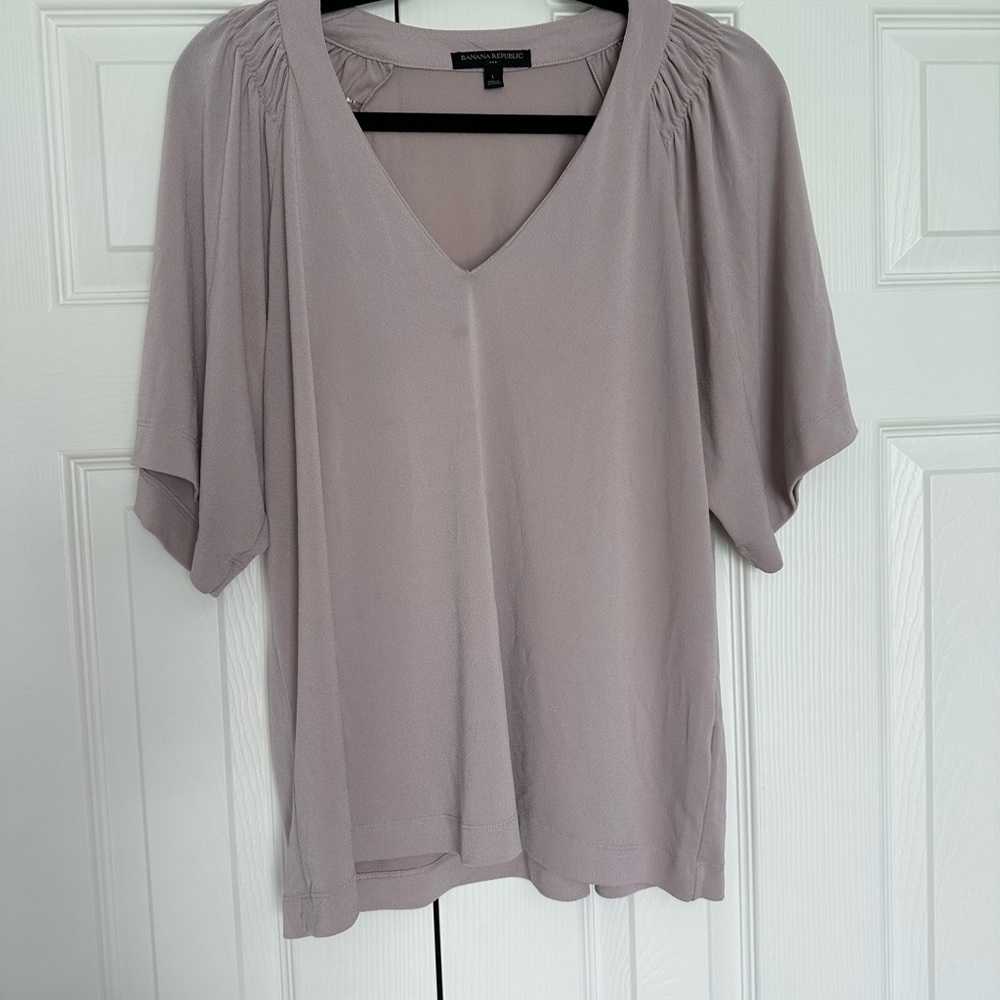 BANANA REPUBLIC - Women's V-Neck Top in Light Pink (L)